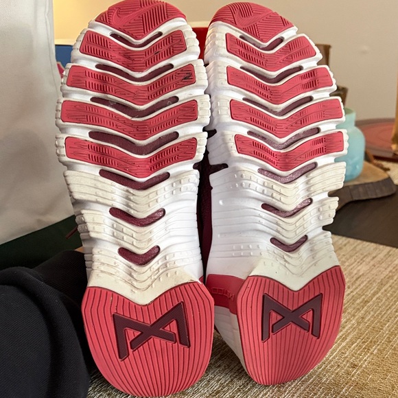 Nike Metcon Maroon Sneakers with White and Red Accents 10 - Picture 2 of 5